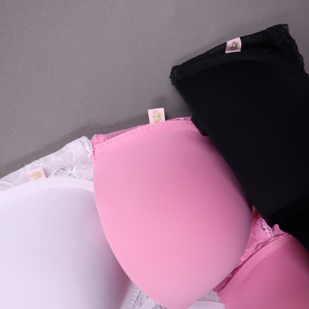 Juicy Couture 3 Pack Underwire Lace Trim Bras Black White Pink 38C 7546-131